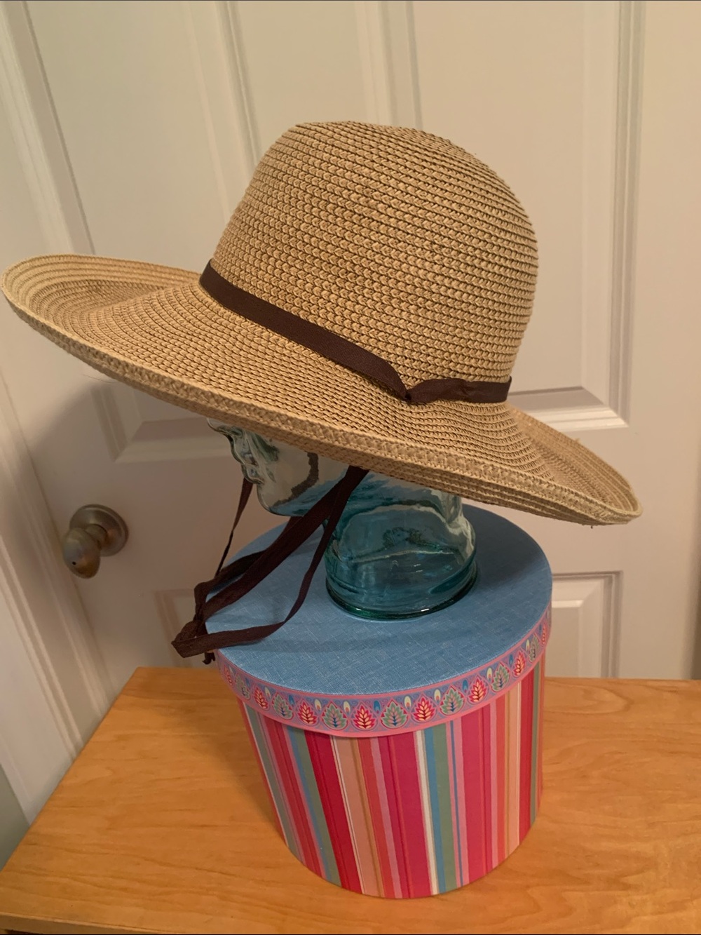 Smith & Hawken Unisex Natural Straw Sun Hat with Adjustable Ties - Picture 3 of 11